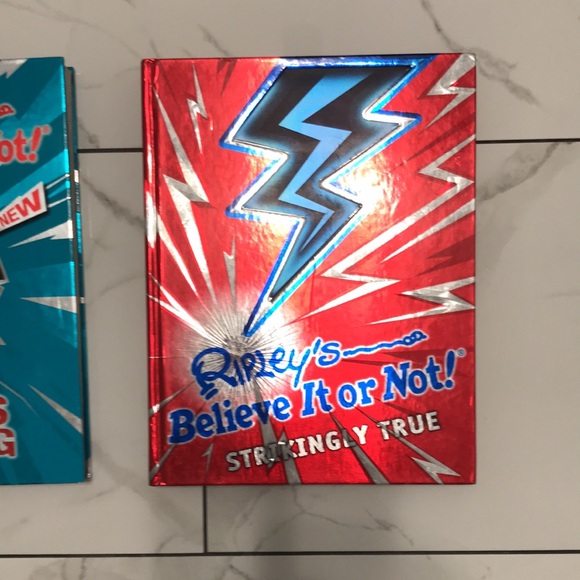 Ripley’s believe it or not books vol 6 & 8 seeing is believing & strikingly true - Picture 2 of 13